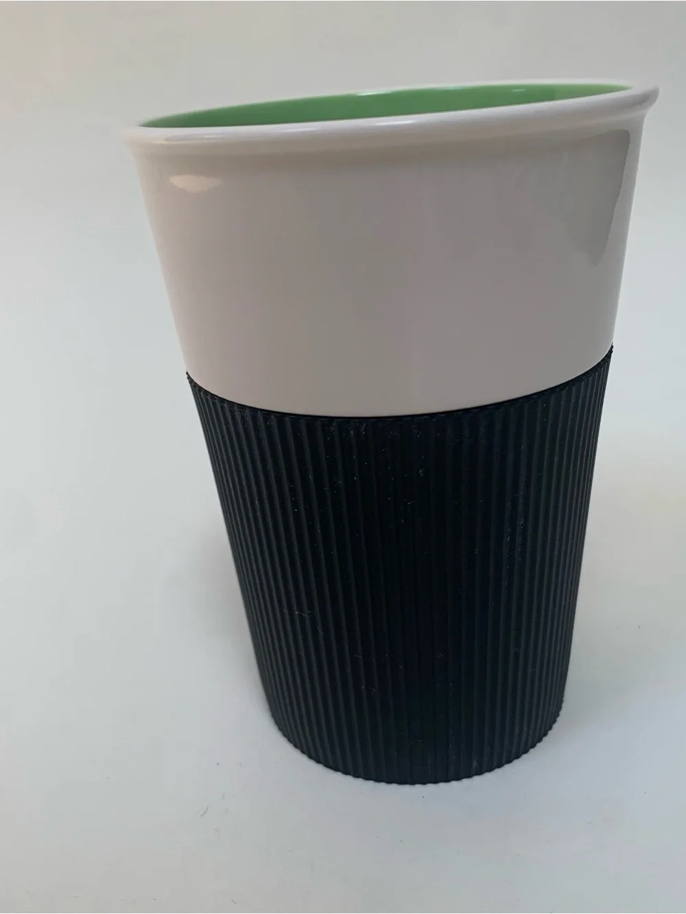 Starbucks VIA Ready Brew Ceramic Travel Mug 8 oz Black Ribbed Sleeve Lid w/o Lid